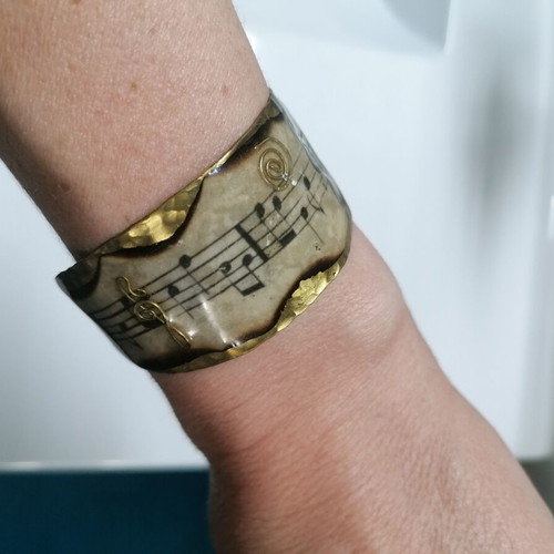 Handmade hammered copper bracelet with musical note design like new