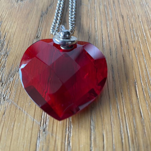 Folli Follie necklace red heart like new with long chain