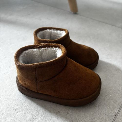 Children's boots with fur