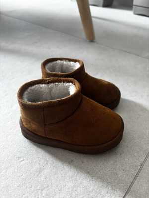 Children's boots with fur
