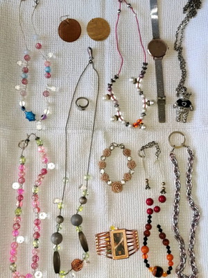 Φο μπιζού κολιέ, κοσμήματα, βραχιόλια και ρολόγια σαν καινούργια