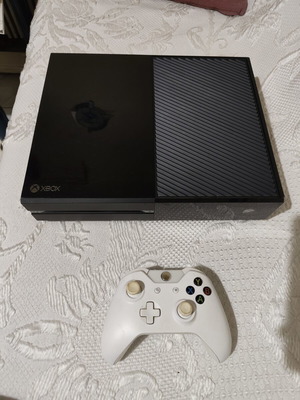 Xbox One console with Forza Horizon 4 and 5, 500GB