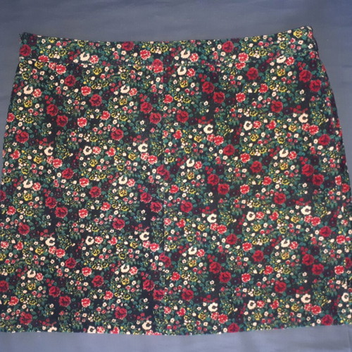 Corduroy floral skirt size large like new, cotton with pockets
