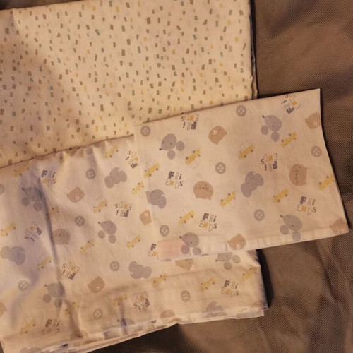 Nef Nef crib sheets used, set of 2 sheets and pillowcase