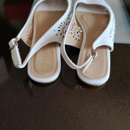 Beige embroidered flat sandals used, size 39