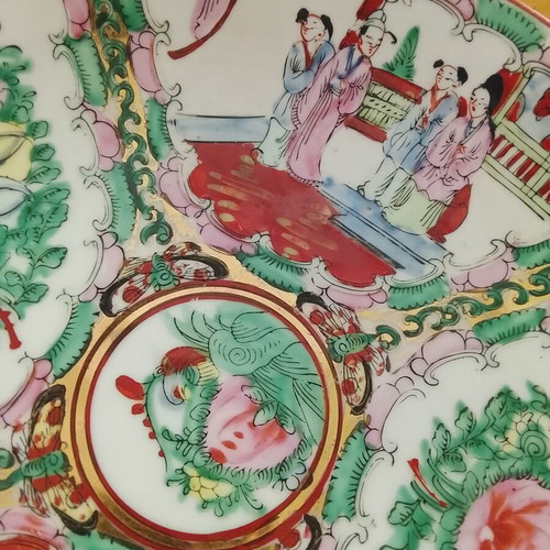 Decorative deep plate like new with rich Chinese export porcelain painting
