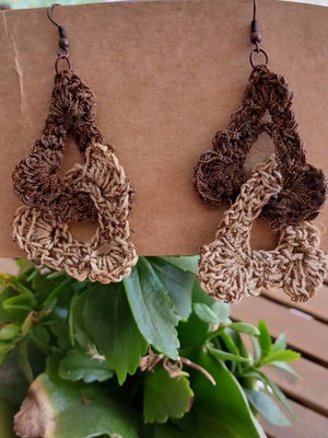 Handmade crochet earrings like new, beige brown geometric triangles