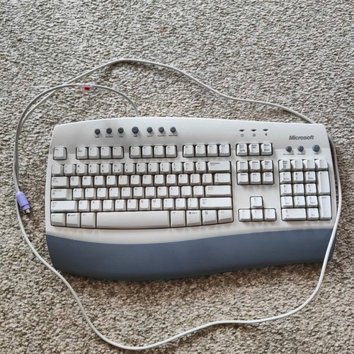 Microsoft Internet Keyboard RT2300 like new, wired PS/2