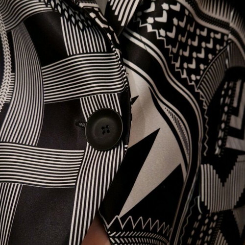 Zoya women's blazer jacket like new with geometric print white and gray