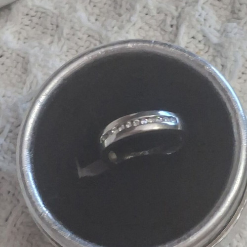 Silver 925 ring size 17.3 with zircon stones like new