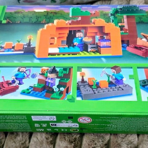 LEGO Minecraft The Pumpkin Farm set like new 257 pieces