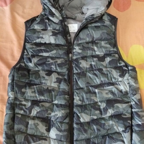 Zara sleeveless jacket camouflage green, size 152, age 11-12 years