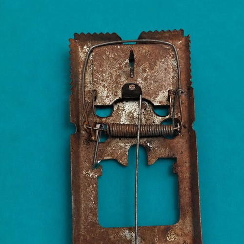 Stamped iron mousetrap 1960s-1970s used, rustic style