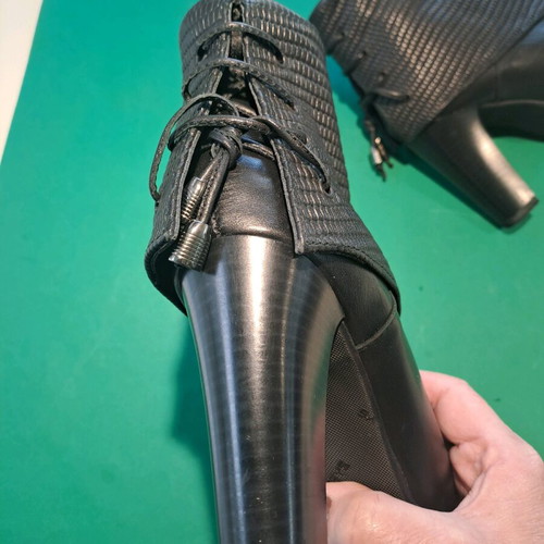 Keys black ankle boots like new, size 39