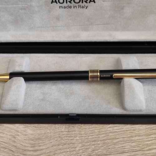 Aurora Sfera 332 pen used with gold details