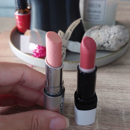 Set of 2 lipsticks Avon Rose Kisses and Kiko Coloured Balm used