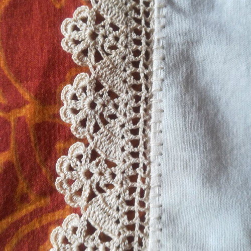 Tablecloth sugar color with cross-stitch and crochet lace like new