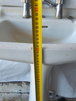 Νιπτήρας μπάνιου με κολώνα