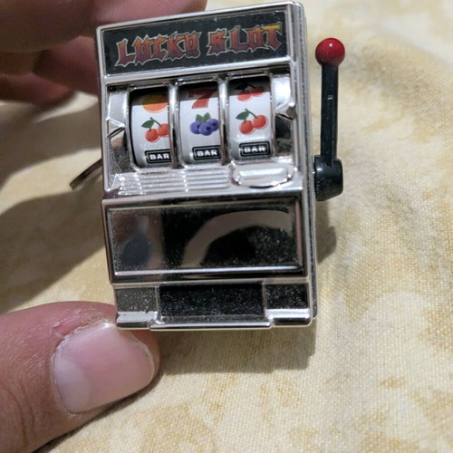 Keychain fruit slot machine like new