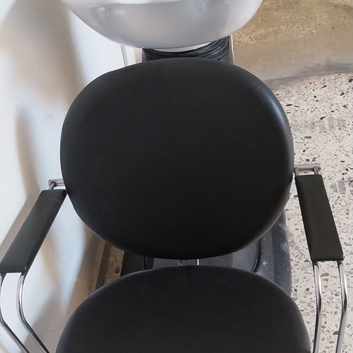 Hair salon shampoo bowl station
