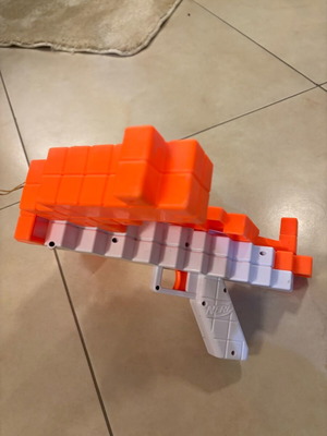 Nerf Minecraft Dart Blaster like new