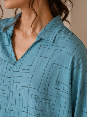 Axel blouse like new, blue petrol with geometric print, size L