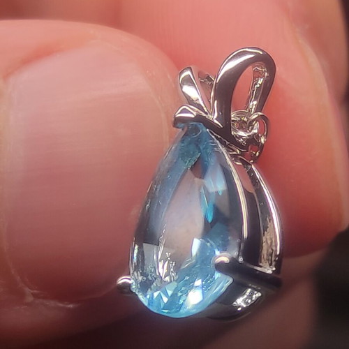 Women's necklace with blue gemstone