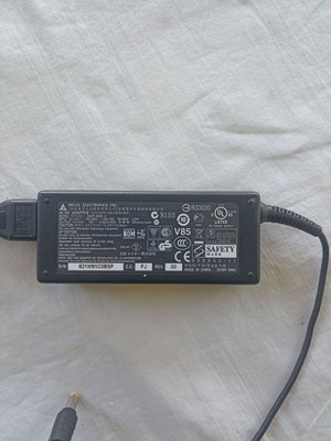 Φορτιστής Λάπτοπ AC-DC Adapter 220 V - 19 V μεταχειρισμένο