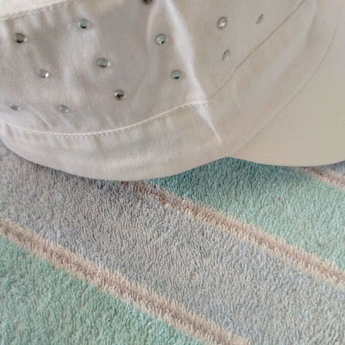 White women's hat with rhinestones like new