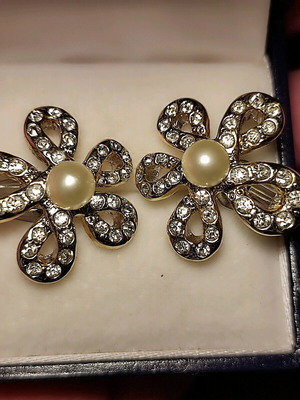 Women's earrings new with stones and pearls