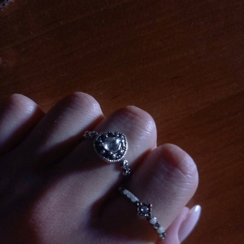 Rings like new with elegance and dark vibes