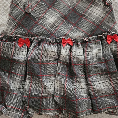 Girls' clothes used, 3 skirts and 1 Benetton pullover for ages 1-3