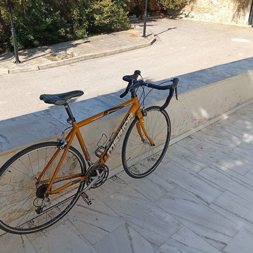 Merida road bike with helmet, lock and tools