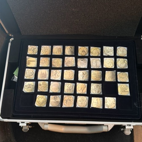 Suitcases for 2€ Coin Collection new