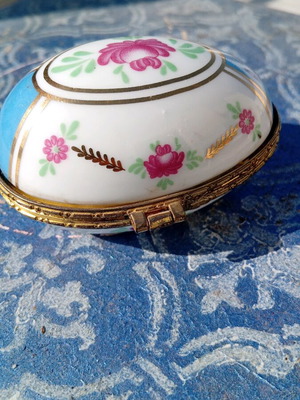 Porcelain egg limoges