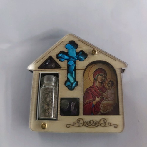 Magnet shaped like a lucky house with icon and stones new