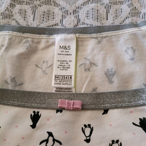 Cotton slip Marks and Spencer size 20 new, black and white