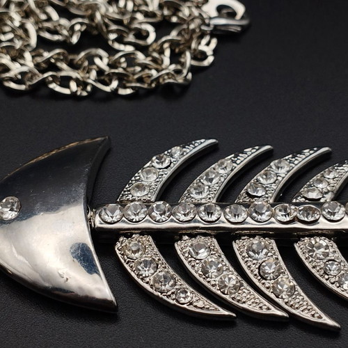 Jewelry set like new, 4 pieces with fish, flowers, heart and tiger eye