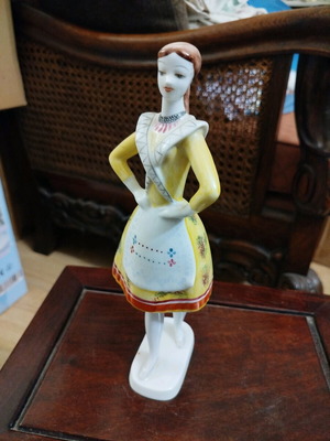 Hungarian Hollohaza porcelain like new, height 24cm