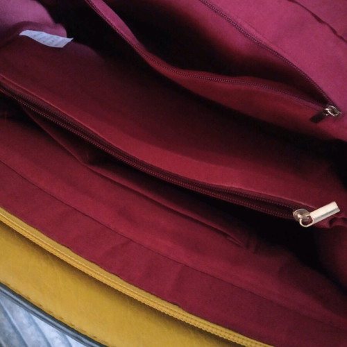Yellow shoulder bag used with many compartments, leatherette
