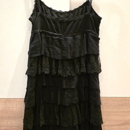 Access black dress size M like new with lace and ruffles