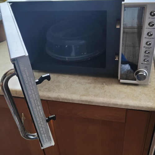 Rohnson Microwave Oven like new, fully functional