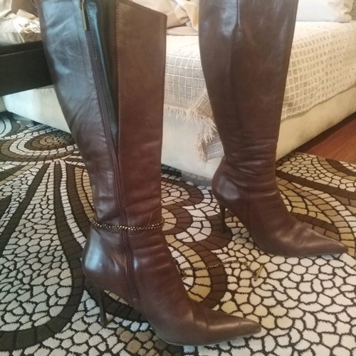 Dodici boots like new, brown with chain and leather interior