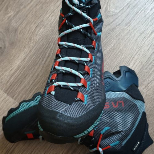 La Sportiva Aequilibrium Hike GTX women's hiking shoes size 40