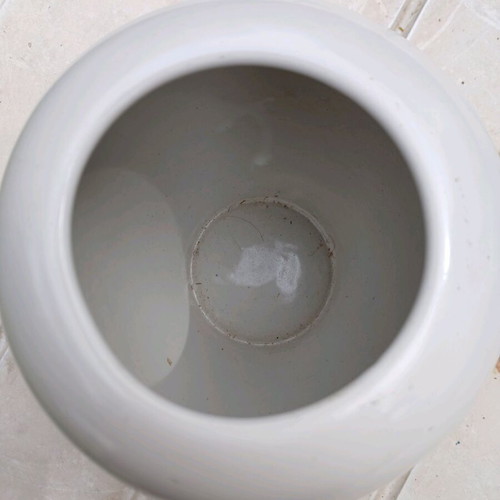 White vase like new