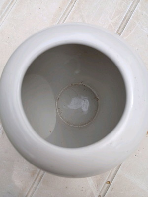 White vase like new