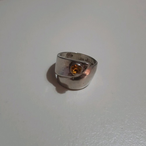 925 silver ring with small diamond stone