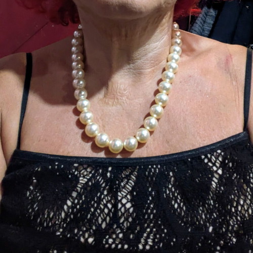 Pearl necklace 1 cm diameter, 52 cm length, like new, white