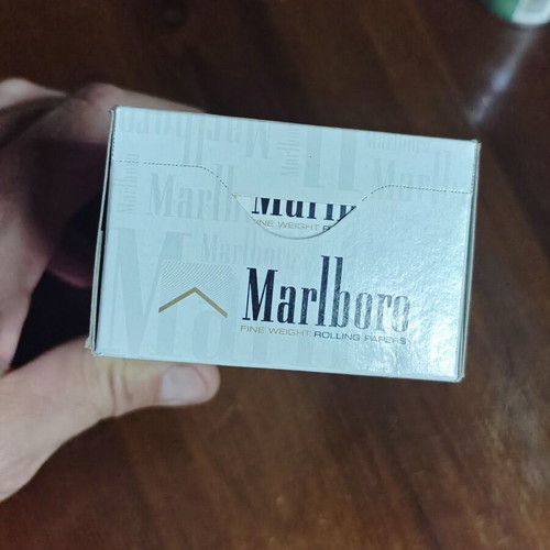Marlboro Fine Weight Rolling Papers pack of 50, new