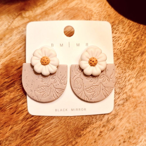 Polymer Clay Stud Earrings Daisy new, white and pink